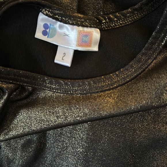 Dot dot smile 😃 dress size 2 in a beautiful metallic sparkly silky type fabric - Picture 7 of 7